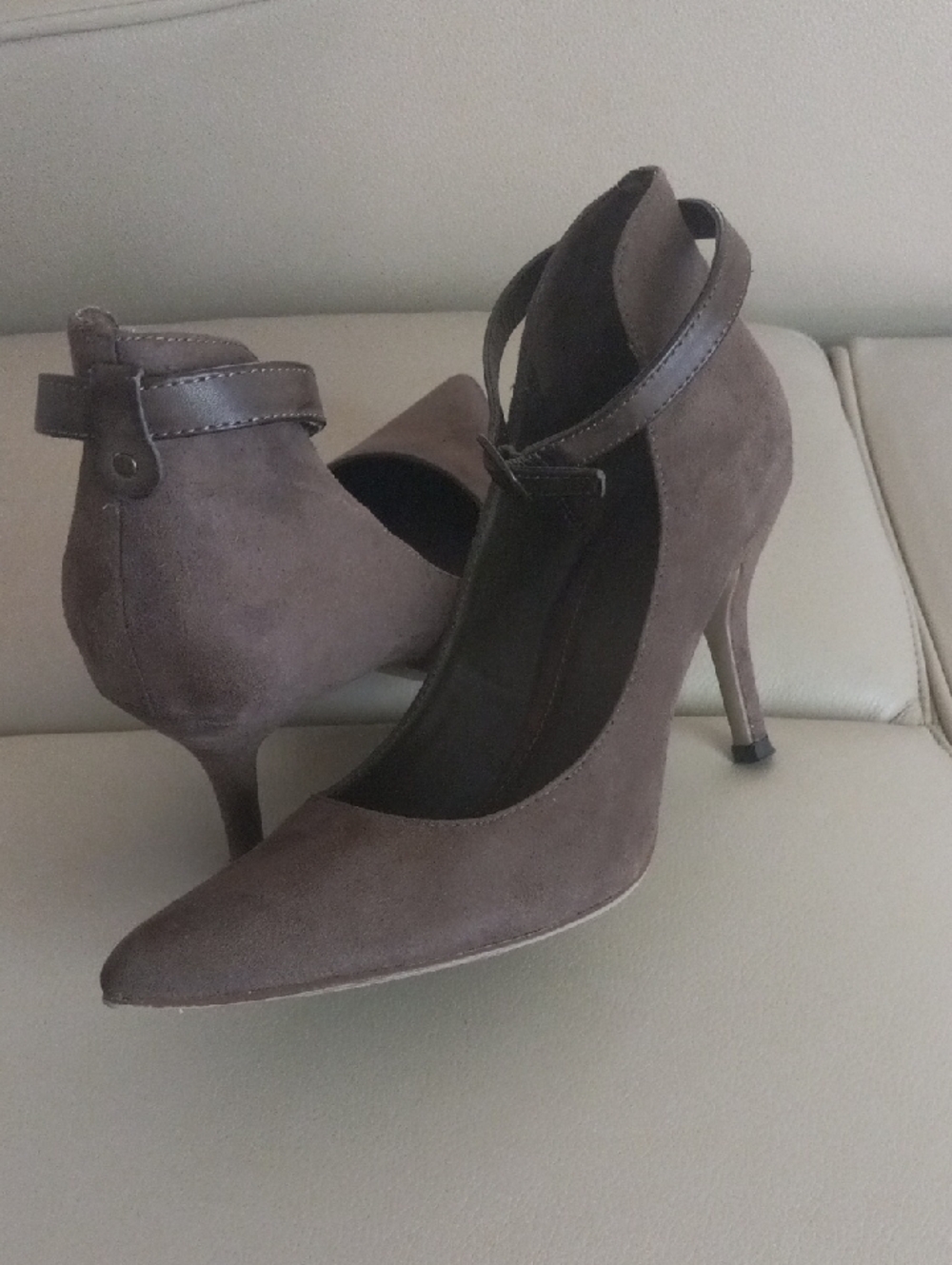 MIA Brown Suede Pointed-Toe Ankle-Strap Heels Size 8